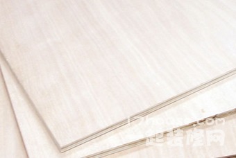 膠合板厚度與規(guī)格在地板基材選擇中的關(guān)鍵考量